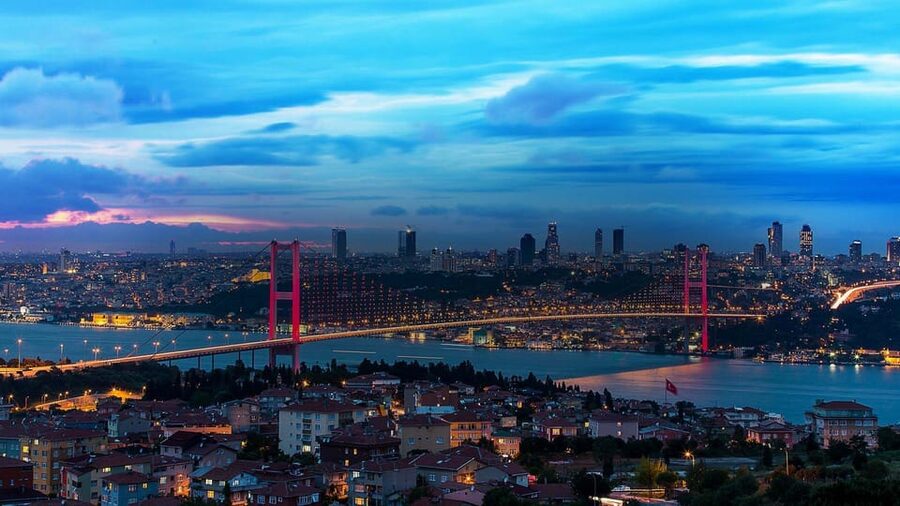 Istanbul Half-Day Tour and Bosphorus Cruise - Stepping Between Continents: The Bosphorus as a Geography Lesson