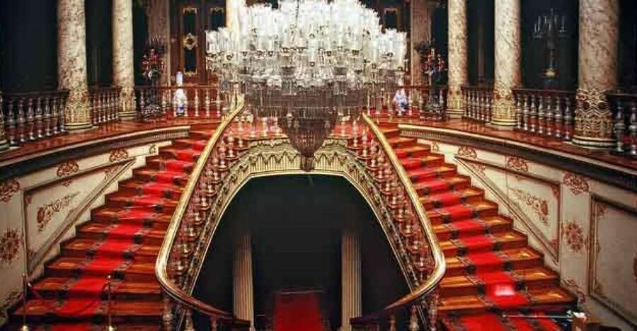 Istanbul Highlights: Two Continents Half-Day Tour - Dolmabahçe Palace: ornate splendor, and why the entrance fee matters