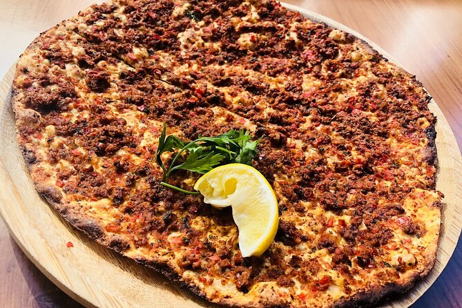 Istanbul Kadikoy Food Tour with 12+ Local Delicacies Tastings - Stop 2 on Moda Caddesi: Handmade pide and the reason it tastes better warm