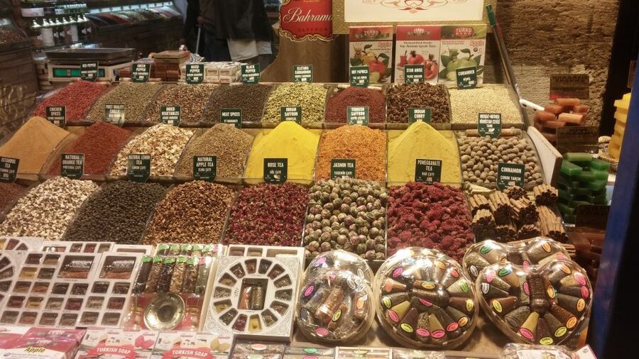 Istanbul: Morning Bosphorus Boat Tour with Spice Bazaar - A Two-Continent Morning: Bosphorus Views Plus Spice Bazaar