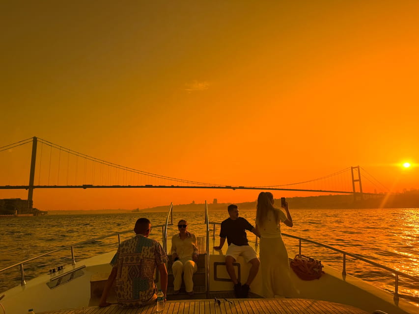 Istanbul: Morning or Sunset Cruise with Guide and Snacks - Topkapı and the view logic: why the water gives you a better story