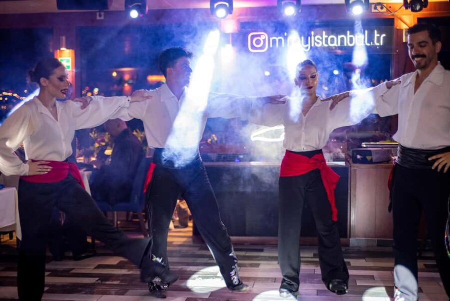 Istanbul: New Year's Eve Bosphorus Dinner Cruise Party 2026 - Dinner on the water: 3 courses and Turkish meze style