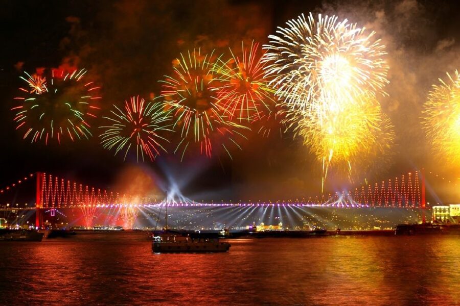 Istanbul: New Year's Eve Cruise Between Two Continents - Turkish 3-Course Dinner: What You’ll Actually Be Eating