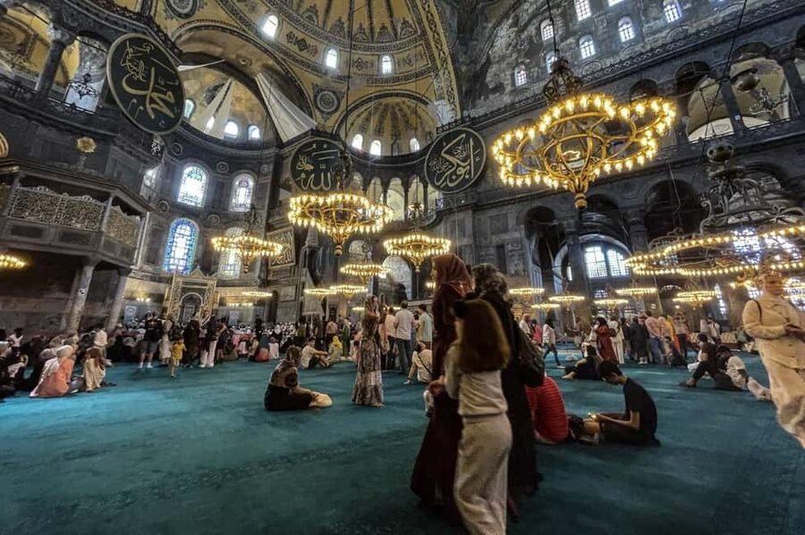Istanbul: Old City And Bosphorus Bus Tour with Lunch - Hagia Sophia and the Blue Mosque: Close-Up Time, Plus Entrance Reality