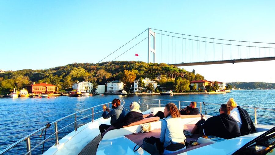 Istanbul: Old City Tour and Luxury Sunset Bosphorus Cruise - Sultanahmet Square to the Hippodrome Relics: The Start That Sets Context
