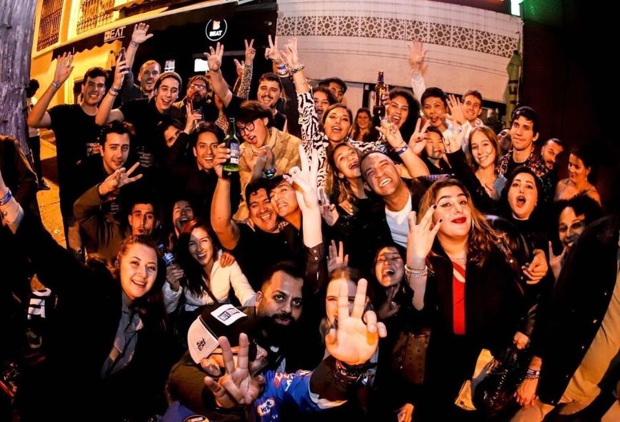 Istanbul: Party Pub Crawl with Party Bus - Meeting Point to Meeting Bar: Getting the Night Started Right