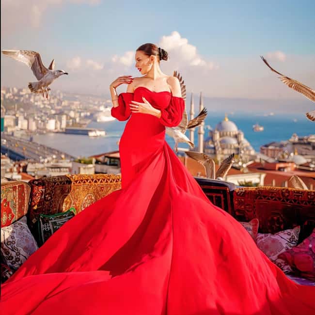 Istanbul: Photoshoot with Professional Photographer - Galata Tower plus the bridge and Umbrella Street for classic Istanbul portraits