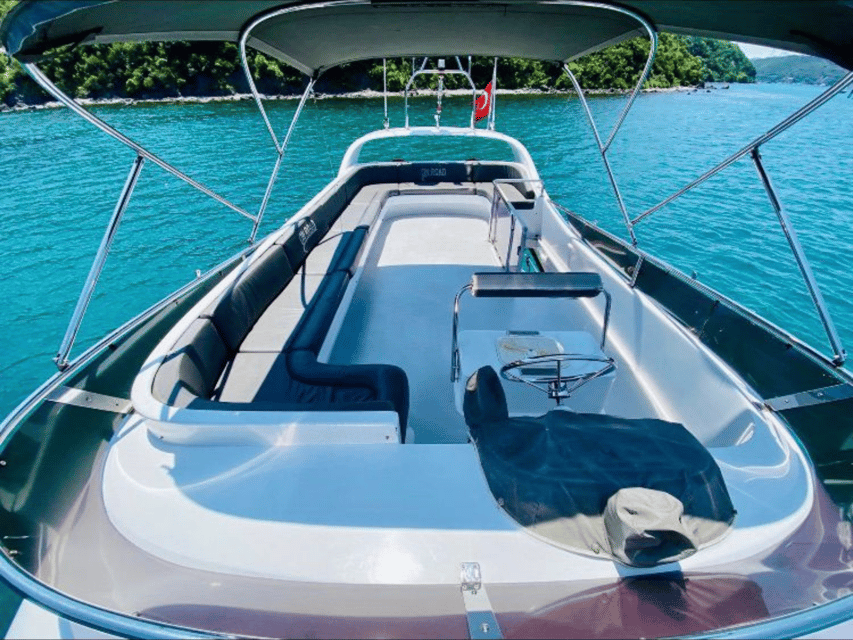 Istanbul: Private Bosphorus Tour On Luxury Yacht - Onboard Comfort and Included Tea, Coffee, Snacks, and Fruit