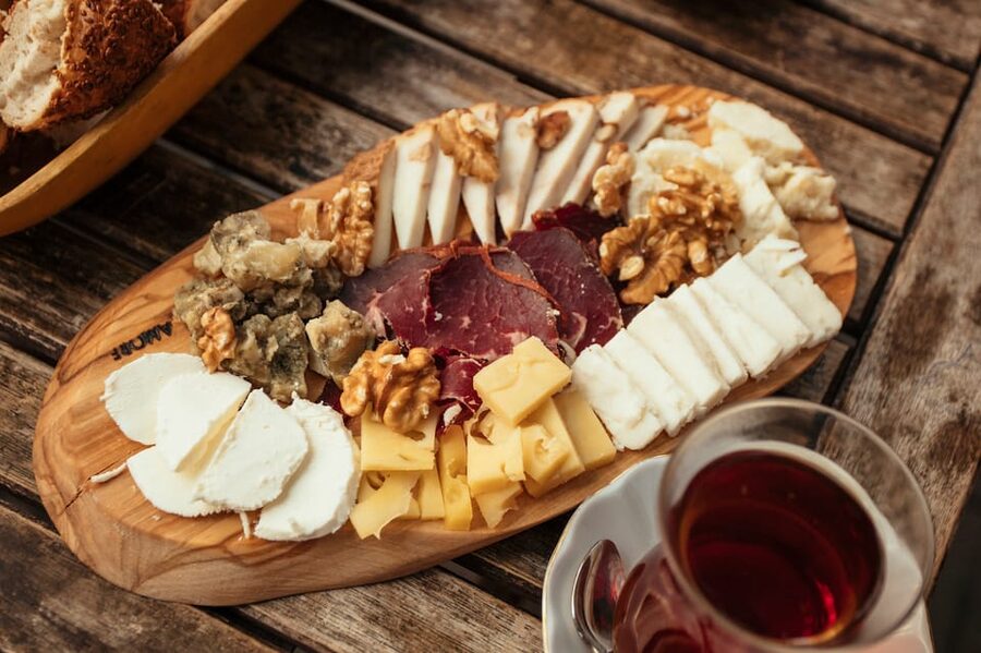 Istanbul: Private Guided Food Tour with 10 Tastings - Why this 10-tasting Istanbul food walk is a smart use of 3 hours