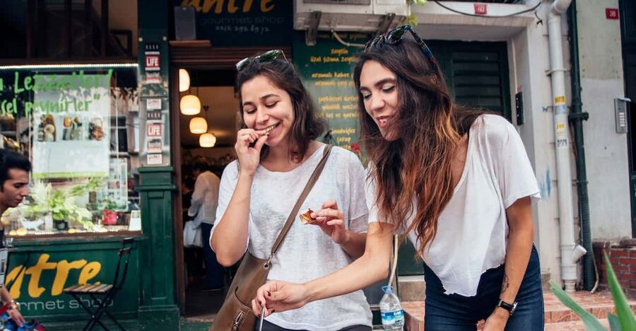 Istanbul: Private Guided Food Tour with 10 Tastings - The heart of the tour: 10 tastings that cover savory, sweet, and drinks