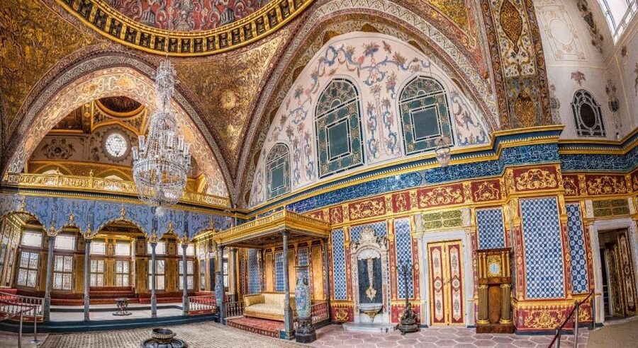 Istanbul: Private Guided Walking Tour - Topkapi Palace: Ottoman power and private life, not just rooms to click through