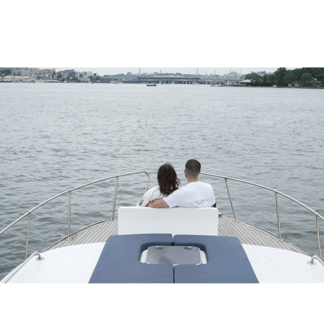 İstanbul:Private Luxury Yacht on Bosphorus 14 Meter(46 feet) - The Licensed Tour Guide Option, and Why It Matters