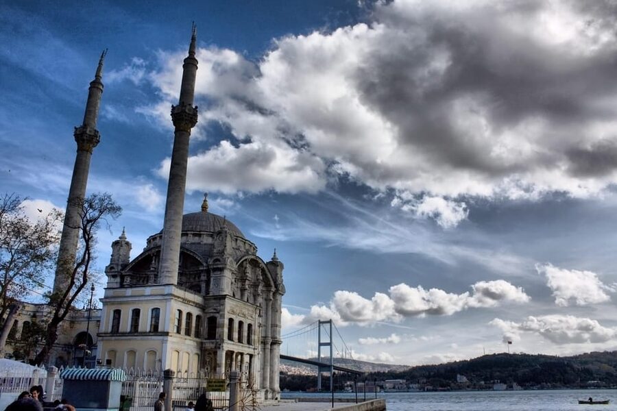 Istanbul: Private Old City Tour with Bosphorus Cruise - Hagia Sophia and Sultanahmet Square with a licensed guide