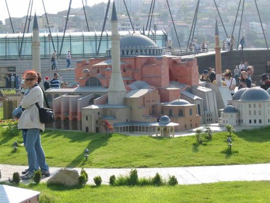 Istanbul's Golden Horn, Eyüp, Miniatürk & Pierre Loti Tour - Miniatürk, seeing Turkish life and famous sites as mini scenes