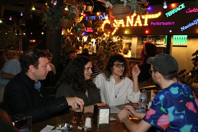 Istanbul's Longest-Running Trivia Night / Pub Quiz - 22:00 to 22:30: prizes, transition, and a chance to socialize