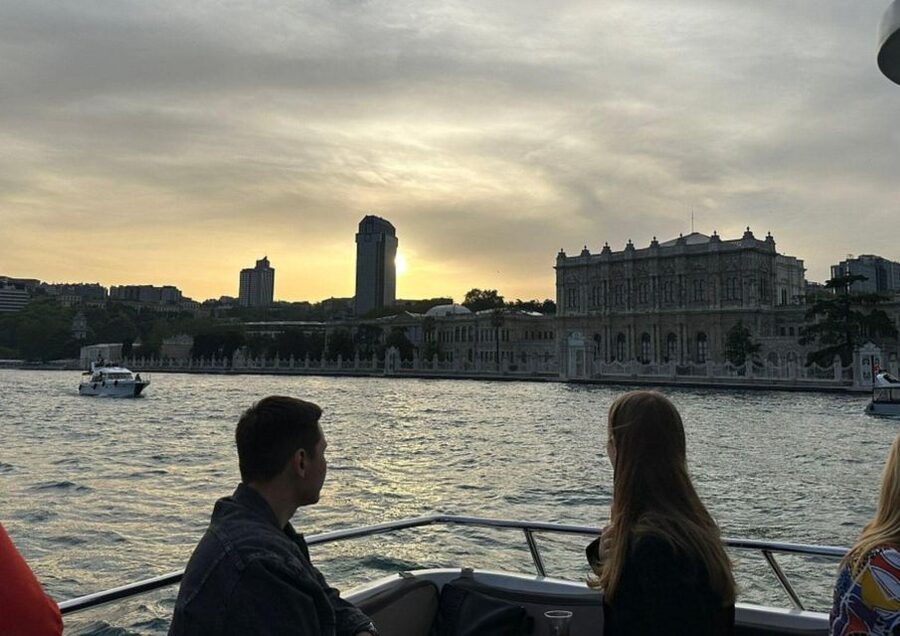 Istanbul: Small-Group Luxury Yacht Sunset Cruise w/ Snacks - FAQ