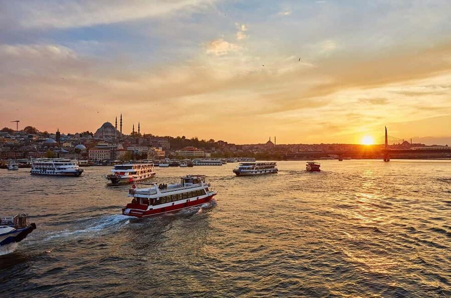 Istanbul: Sunset Bosphorus Yacht Cruise with A break on Asia - Timing, the 2-hour limit, and how not to feel rushed