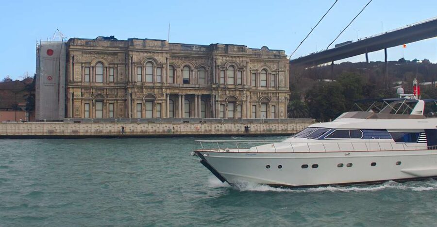 İstanbul: Sunset Cruise with Refreshments - The 25-meter Luxury Yacht Experience (and What Limited Guests Really Means)