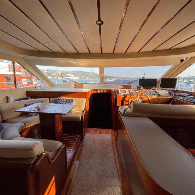 Istanbul: Sunset or Day Small-Group Yacht Cruise with Snacks - What sunset really changes (and what to wear)