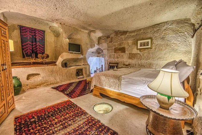 Istanbul to Cappadocia 2 Day Tour with Guide, Flights and Hotels - Day 1 in Cappadocia: Uchisar Castle, Valleys, and Kaymaklı Underground City