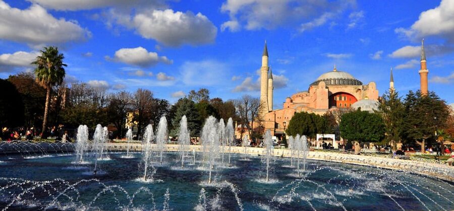 Istanbul: Topkapi, Hagia Sophia and Basilica Cistern Tour - Basilica Cistern: the underground world and the Medusa moment