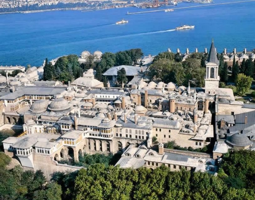 Istanbul: Topkapi, Hagia Sophia and Basilica Cistern Tour - Hagia Sophia: where the building explains the centuries