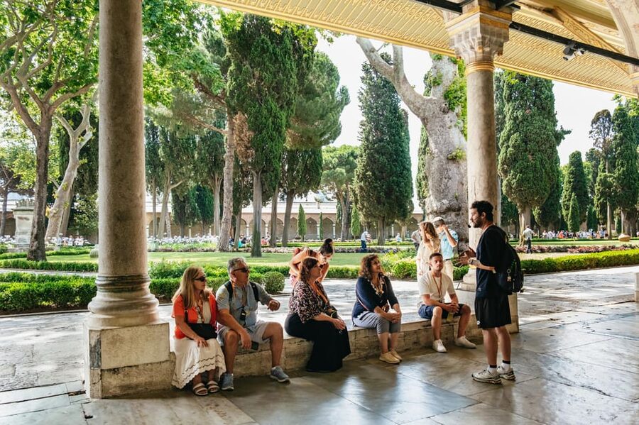 Istanbul: Topkapi Palace and Harem Guided Tour with Ticket - Entering Topkapi Palace: Power, Layout, and the “City Inside a Palace” Feeling