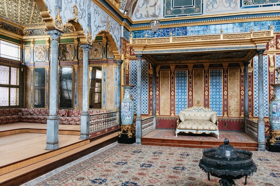 Istanbul: Topkapi Palace and Harem Guided Tour with Ticket - Outer Terraces and Golden Horn Views: A Break That Feels Like Part of the Story