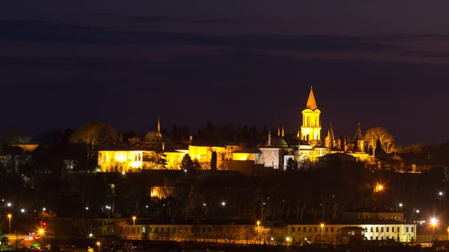 Istanbul: Topkapi Palace and Harem Guided Tour - Meeting point at Sultanahmet: don’t wing it