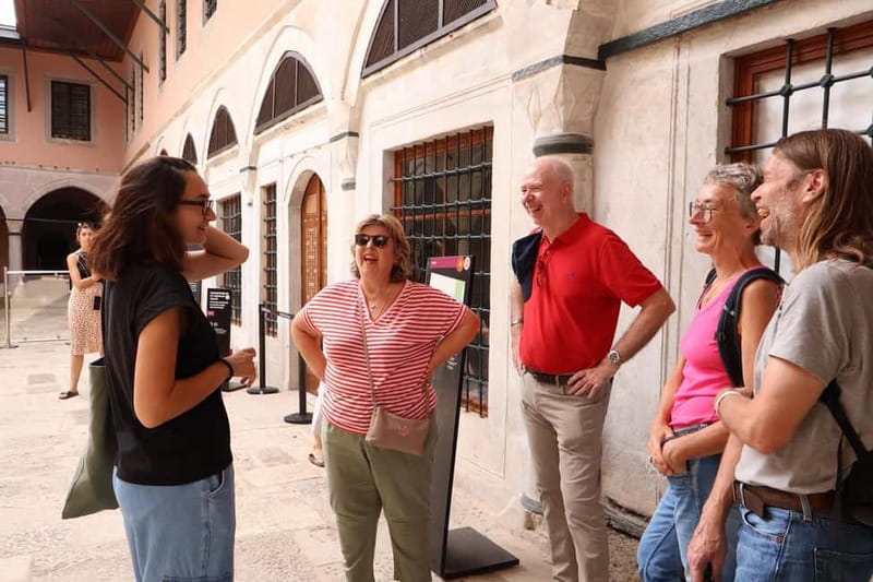 Istanbul: Topkapi Palace and Harem Museum Tour with Ticket - Golden Horn views and the palace areas that give you context