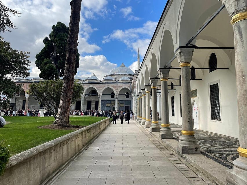 Istanbul: Topkapi Palace & Dolmabahce Palace Combo Ticket - Meeting point you must find: the red City Windows kiosk at Chimney Bistro