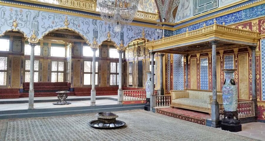 Istanbul: Topkapi Palace Guided Tour - What you’ll see once inside: courtyards, terraces, and major palace zones