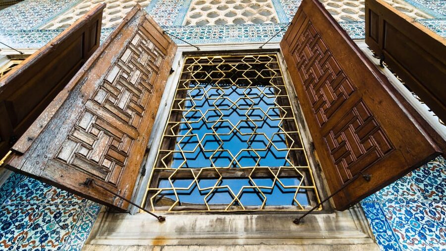 Istanbul: Topkapi Palace Guided Tour w/ Skip-the-Ticket-Line - Meeting point and on-site basics: where to go and what to bring