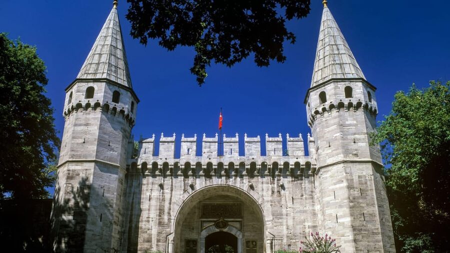 Istanbul: Topkapi Palace Guided Tour w/ Skip-the-Ticket-Line - Harem tour: daily life, power, and sacred artifacts of Islam