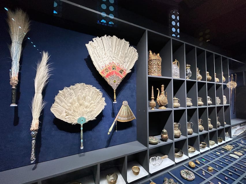 Istanbul: Topkapi Palace & Harem Museum Ticket & Audio Guide - Crowds, the treasure line, and smart choices for your time