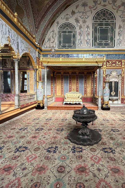 Istanbul: Topkapi Palace & Harem Museum Ticket & Audio Guide - Views you’ll remember: Bosphorus perspectives and courtyard breaks
