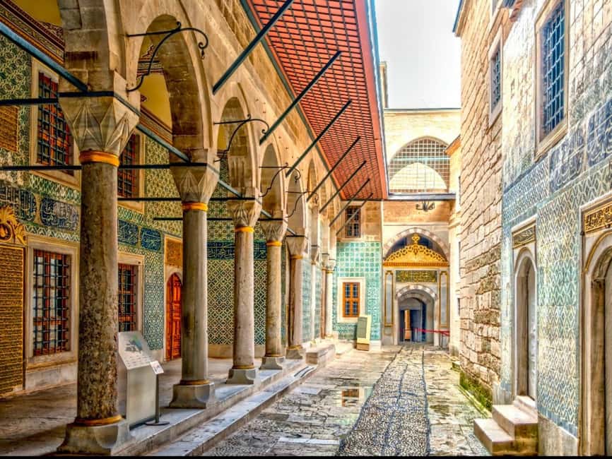 Istanbul: Topkapi Palace & Harem Tour Skip-the-Line Ticket - Treasury Stops: Weapons, Fabrics, Jewels, and Chinese Porcelain