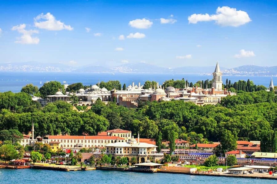 Istanbul: Topkapi Palace & Harem Tour Skip-the-Line Ticket - The Holy Relics Chamber and the Museum Tone Shift