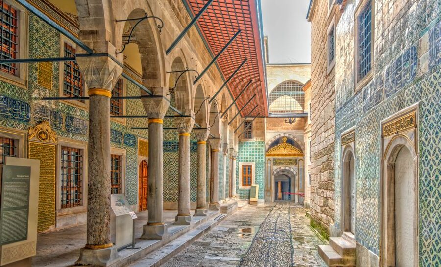 Istanbul: Topkapi Palace & Harem Tour Skip-the-Line Ticket - Hagia Irene Inside the Palace Grounds, Plus Golden Horn Views