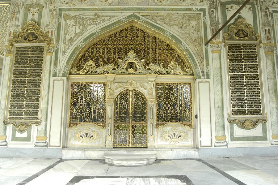 Istanbul: Topkapi Palace & Harem Tour Skip-the-Line Ticket - The Four Courtyards, Audience Hall, and the Ottoman Power Play