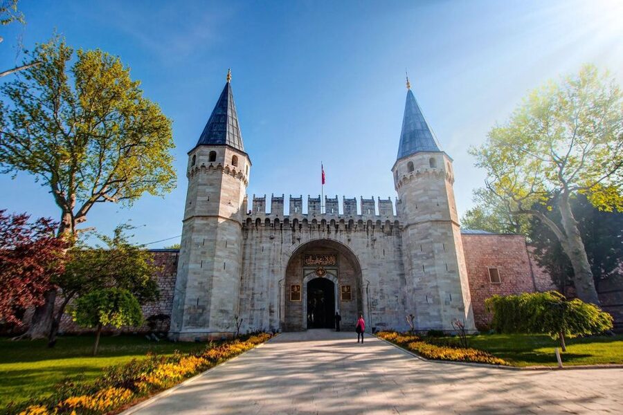 Istanbul: Topkapi Palace Skip-the-Line Ticket & Guided Tour - Where To Meet: Sultan Ahmed III Fountain And The Istanbul E-pass Flag