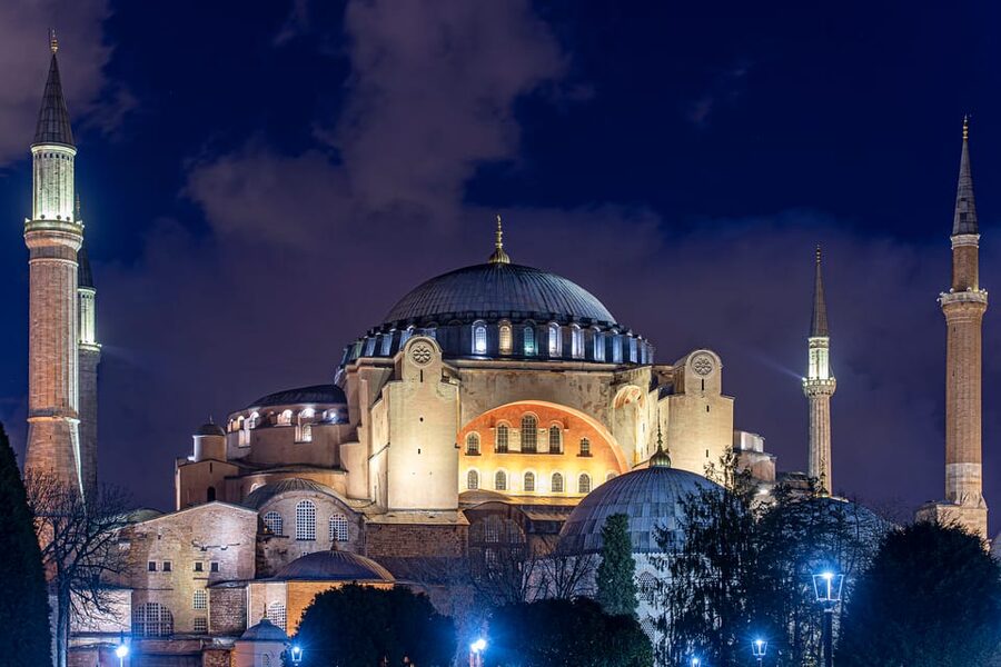 Istanbul: Tour of Hagia Sophia and Blue Mosque By Night - Meeting at Alman Çeşmesi, Then Walking Into Sultanahmet