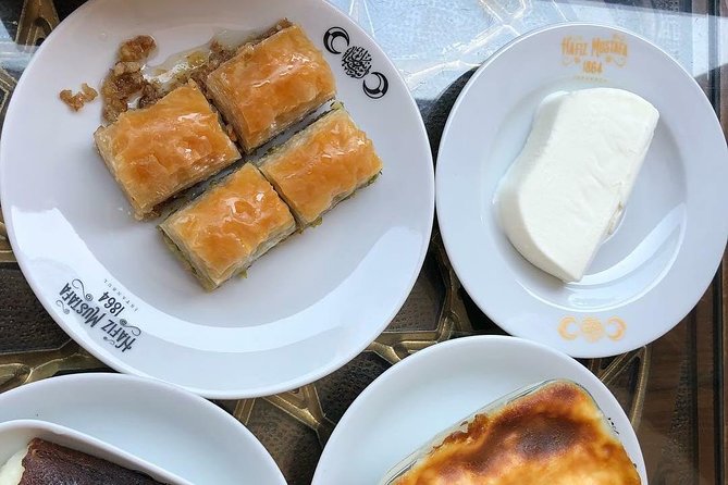 Istanbul Traditional Food Tour with Dinner on Off-Touristy-Path - What You Actually Eat: From Street Bites to a Full Dinner Feeling