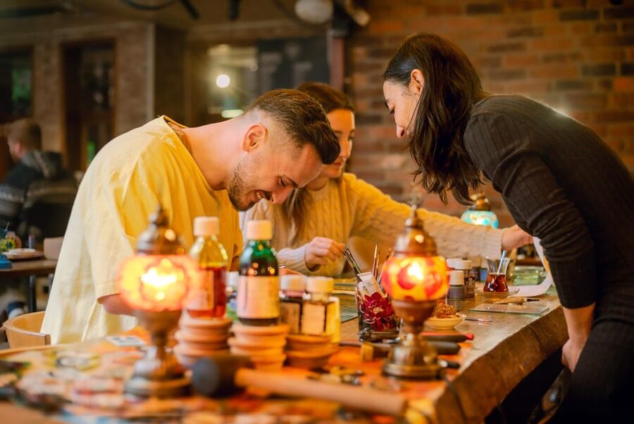 Istanbul: Traditional Stained Glass Painting Workshop - The studio mood: tea, cookies, and conversation that don’t feel staged