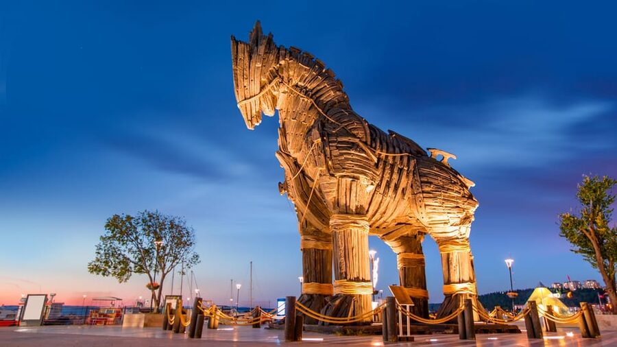 Istanbul: Troy Guided Bus Tour with Ferry Tickets & Lunch - Key points at a glance