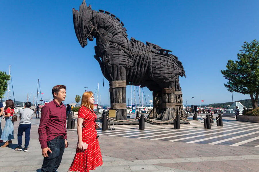 Istanbul: Troy Guided Bus Tour with Ferry Tickets & Lunch - The Eceabat meal stop: where the day slows enough to recharge