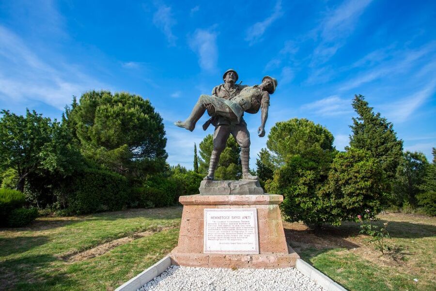 Istanbul: Troy Guided Bus Tour with Ferry Tickets & Lunch - Arriving at Troy: your guided route through the big sites