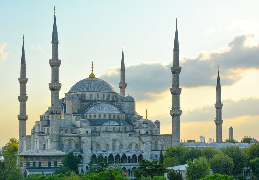 Istanbul Walking Tour: Mosques, Palace, Cistern with Lunch - Topkapi Palace: Ottoman administration in a photo-friendly complex