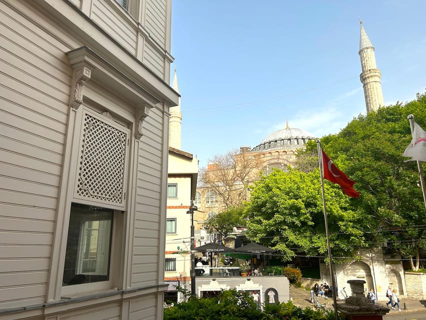 Istanbul: Whirling Dervish Ceremony next to Hagia Sophia - What happens in the salon before the dervishes start turning