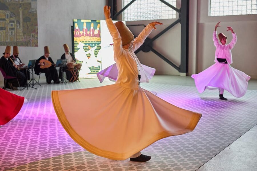 Istanbul: Whirling Dervish Ceremony next to Hagia Sophia - Sound quality and the reality of hearing the host